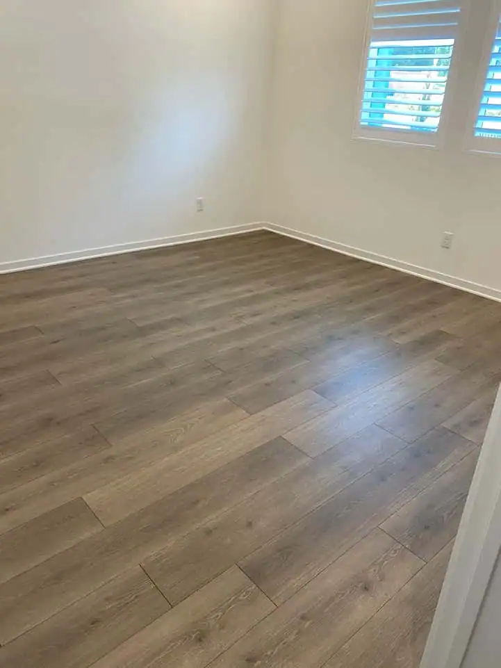 Laminate flooring installation by Leo’s Flooring in Los Angeles, featuring durable wood-look planks, clean transitions, and professional craftsmanship.
